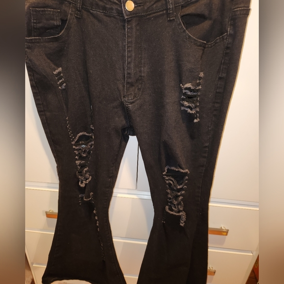 Women's black boutique XL short very distressed bell bottoms - Picture 4 of 6